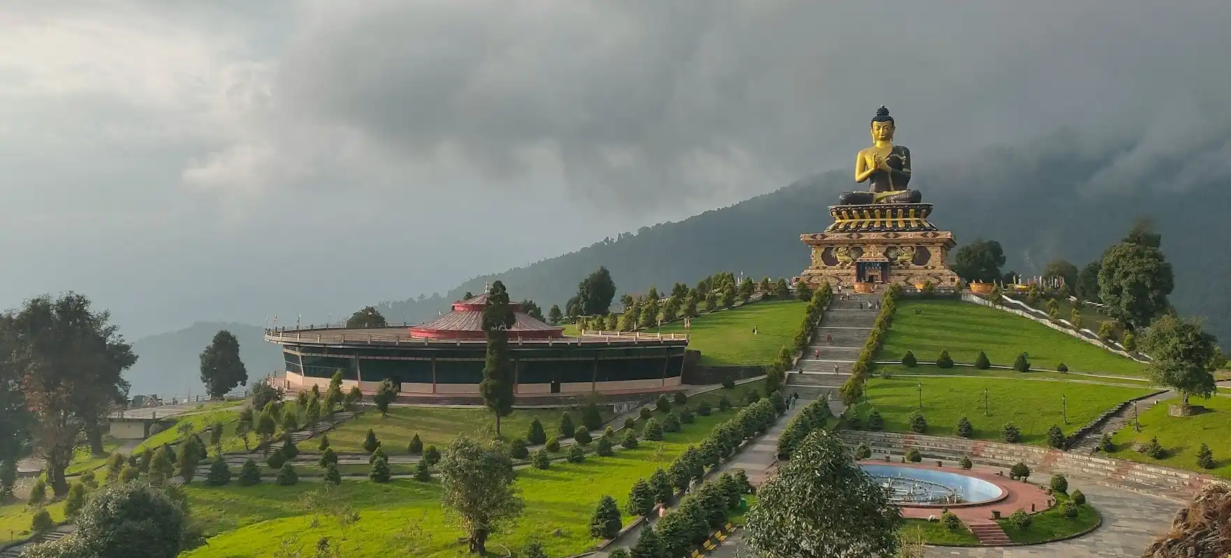 Top Places to Visit in Sikkim and Darjeeling for First-Time Travelers